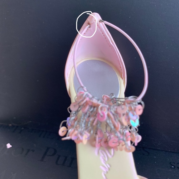 Pink Champagne 2006 - Just the Right Shoe - Picture 10 of 10